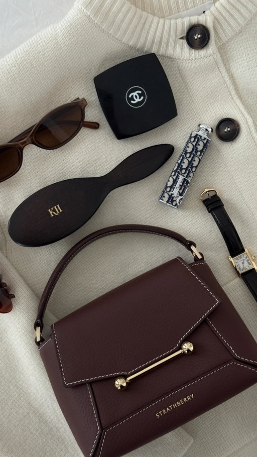 The perfect bag for autumn doesn’t exi… the @strathberry iconic Mosaic Nano in the most beautiful new colourway 🍫 ad