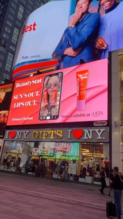 Come with us to NYC to meet our winners of the Times Square Challenge and see our billboard in real life! 

#beautystat #nyc #timessquare #protectthepout #clipserum