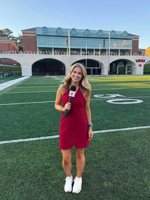 Living the dream 🎤

First CFB game in the books, excited for what’s to come! 
#cfb #sidelinereporter #collegefootball