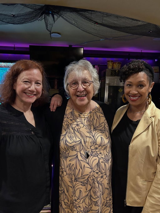 Another great night @flyingmonkeynh #funnynevergetsold® #womenofacertainage®