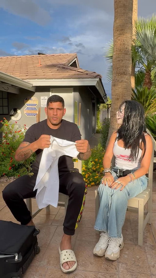 NO CHAMA 🤦🏻‍♀️ @alexpoatanpereira did me dirty LOL @aviator.stribe 

#ufc #mma #alexpereira #ninadrama