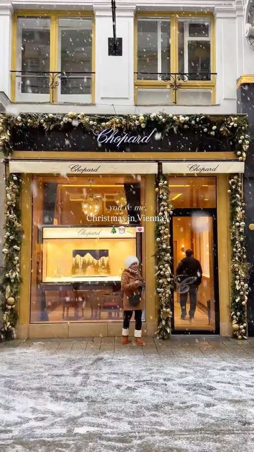 Christmas in Vienna: Save this for your 2025 trip 🎄

Planning a winter getaway?
Vienna is pure Christmas magic - and these are the top markets to visit in 2025 ✨👇

📍 Wiener Christkindlmarkt – Rathausplatz
🗓️ Nov 15 – Dec 23, 2025
The most iconic Christmas market in front of Vienna’s stunning City Hall. Skating rink, lights, and over 150 stalls.

📍 Belvedere Palace Market
🗓️ Nov 22 – Dec 31, 2025
A fairytale setting with baroque vibes and artisanal gifts.

📍 Schönbrunn Palace Market
🗓️ Nov 23 – Dec 26, 2025
Perfect for families and food lovers. Local crafts + traditional treats.

📍 Spittelberg Christmas Market
🗓️ Nov 14 – Dec 23, 2025
A local favourite in a charming, narrow-street district. Smaller, cozy, and full of character.

🎁 Bonus: Most markets open around 10 AM and close by 9 PM, but always check local updates closer to your trip.