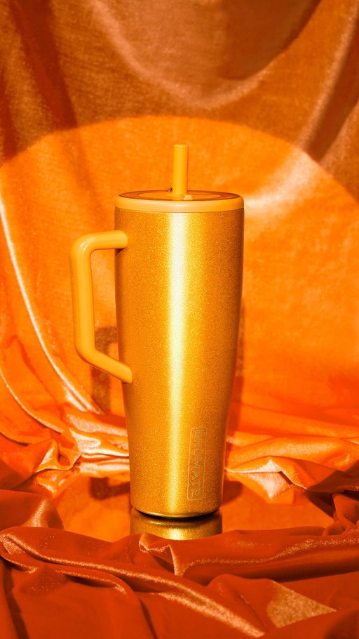 ❌OFFICIALLY SOLD OUT❌
Better than a teaser…because it’s the real thing 🙌 With a vibrant orange base + gold glitter finish, Showtime is a one-of-a-kind Brü that’s ready for its center stage debut 🧡 Head to our stories to learn how to sign up for early access to this EXTREMELY limited Era 40oz dropping on 09.30! ✨