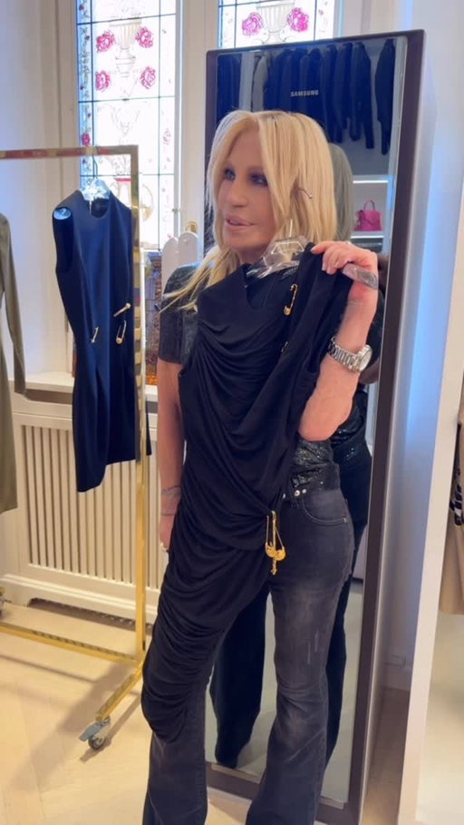 Actually- it’s Versace not Versachee… or Versayce 💜 @donatella_versace