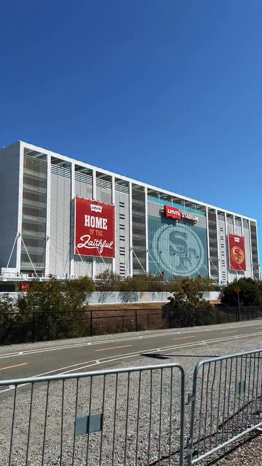 Faithful, the wait is over! Smash Kitchen has officially taken the field. 

We’ve teamed up with the San Francisco 49ers to bring bold flavor to Levi’s®️ Stadium.

Catch the full play now and see how we’re serving up better ingredients, louder cheers, and the ultimate game day experience.

Tag @smashkitchen when you spot us in the stadium! 🏈