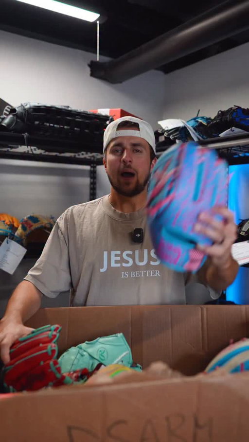 I’m breaking in 16 new gloves for @dsarmelite