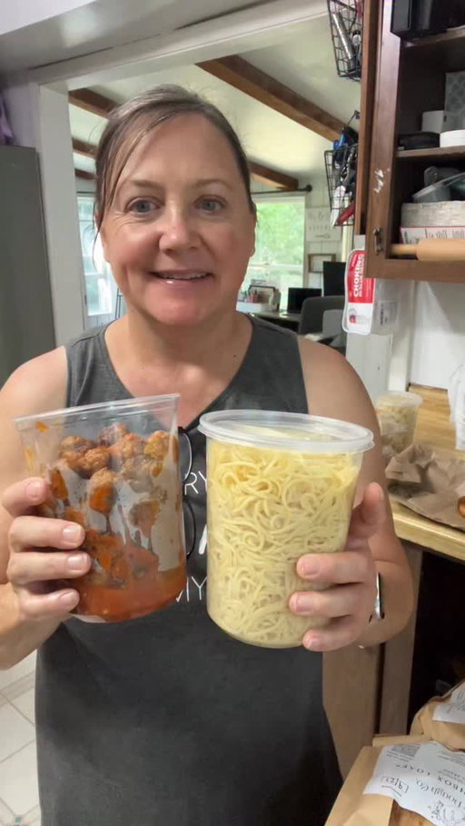 POV: your neighbors are driving 5 hours home from college weekend 🥱 I knew the last thing they’d want to do was cook, so I made them dinner ❤️ Pasta, marinara + meatballs all ready to go.

Whenever I cook pasta to give away, I boil it 1 minute shy of al dente, then rinse with cold water (yes, I know my late Italian husband is rolling his eyes at me 😂). It stops the cooking and keeps it perfect. Toss with 1 tsp EVOO so the noodles don’t clump.

If you were my neighbor, you’d never have to wonder what’s for dinner. 🍝✨

#HomeCookLove #GoodNeighborVibes #EasyDinnerIdeas #mybizzykitchen