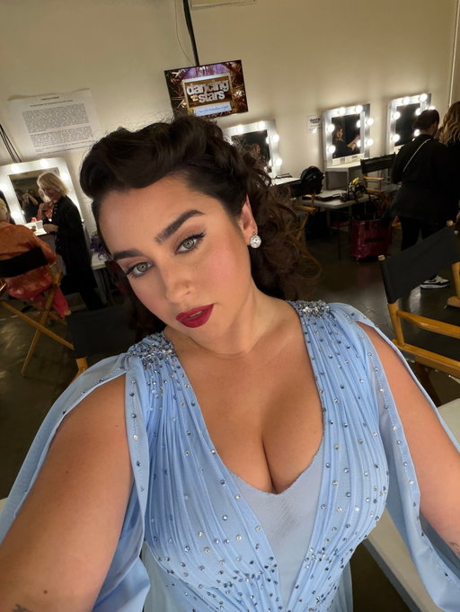 A recap of the last week! This schedule is wild haha! But I’ve been working hard & have some beautiful things coming your way soon— I’m SO excited for this week!! It’s #TikTok night💃🏻 are yall ready to Work From Home & voteeee? Lmao had to😈 ok bye!!!
