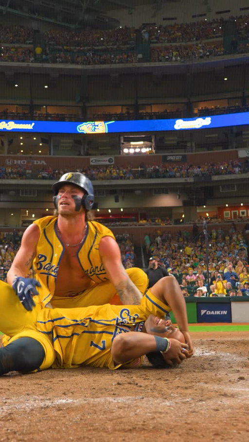 Trigger Warning: Emotional😩😩😩

#savannahbananas #bananaball #chrisbrown #jordinsparks #noair #nostalgia #popmusic #baseball #savannahbananas🍌