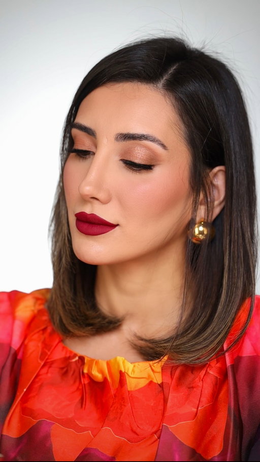 Get ready with me🥰

Look deets:
@tatcha Liquid silk canvas primer
@natashadenonabeauty Hy-glam foundation in N9
@hourglasscosmetics Ambient soft glow foundation brush
@charlottetilbury Beautiful skin concealer in 7
@charlottetilbury Beautiful skin bronzer in 2 medium
@patricktabeauty Blush duo in She goes to the gym
@lauramercier Bronze color infusion in 20 Marseille
@patricktabeauty Major dimension eyeshadow duo in When the sun sets 
@anastasiabeverlyhills Brow freeze brow gel & microstroke brow pen in medium brown
@lillylashes Self adhesive lashes in style DreamChaser
@onesize Lip snatcher liquid lipstick in Open Wide
@politesocietybeauty Big mouth XL lip plumber 
@patricktabeauty Major glow bronzing body oil
@maisonmargielafragrances Beach Walk
@benison.jewelry Earrings
@petit.moments cuffs
@yaurafashion top & skirt
@drinkgush Korean pear juice

#grwm