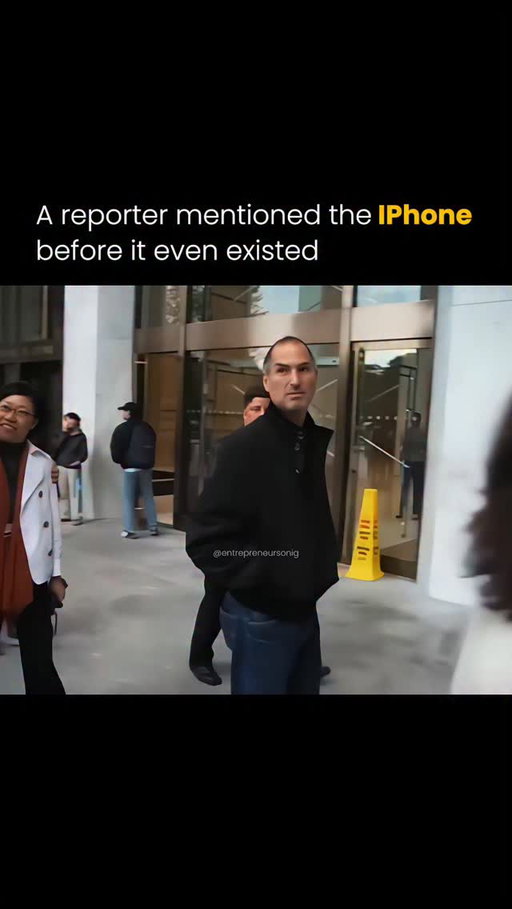 In 2006, Apple was quietly working on a new product that would eventually become the iPhone.

At that time, the company had not publicly acknowledged the project, and details were kept under wraps. However, during a press interview, a reporter unexpectedly referred to the device as the "iPhone."

Just a few months later, in January 2007, Jobs formally introduced the iPhone at the Macworld conference, presenting a device that combined a mobile phone, an iPod, and an internet communicator into a single product.

Follow (@entrepreneursonig) for everything related to entrepreneurs.

Media: CNBC