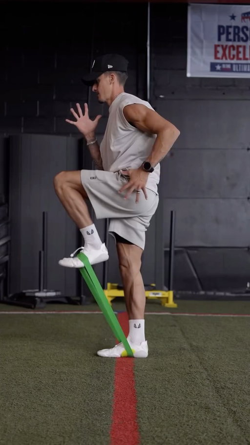 Speed Training With Resistance Bands

✅ Are you trying to build speed & get faster?! Save this workout! Resistance band drills like this are a great way to do so with minimal space required. Add these into your routine! 🔥

👉🏽 DM me “Ready” for 1:1 coaching!

#plyometrics #speedandagility #athlete #FunctionalFitness #footwork #speedtraining