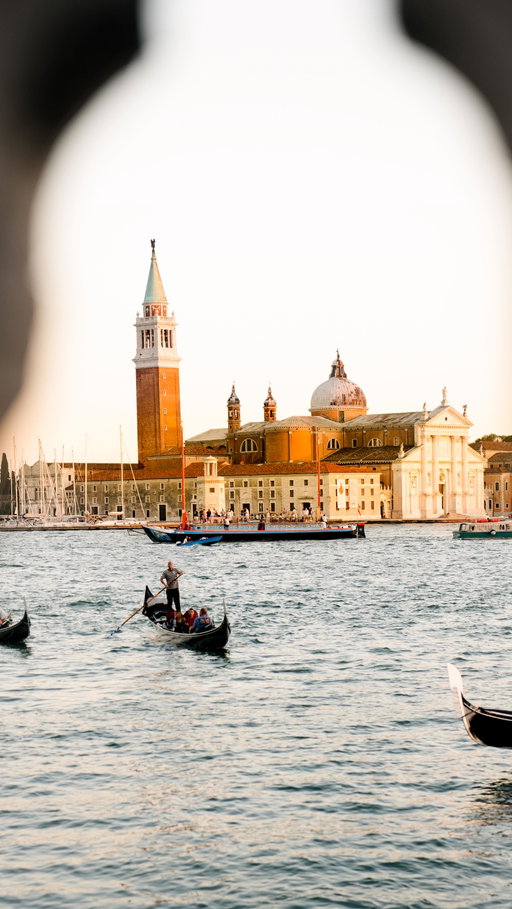 Exploring Venice with my new Osmo Pocket 3 📸🎞️

Obsessed with smooth Follow shots and crisp low light while it tracks my face 🔂

🇮🇹

ad @osmo_global 
____
 
#osmopocket3 #vlogging camera #travelvlog #shotonpocket3 #Venice