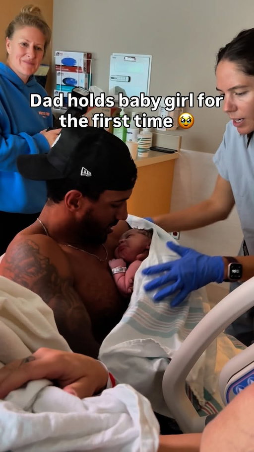 I can’t put into words how this made me feel ❤️

Gets me emotional watching it, every time she’s crying I come over and tell her daddy’s here and she stops crying
