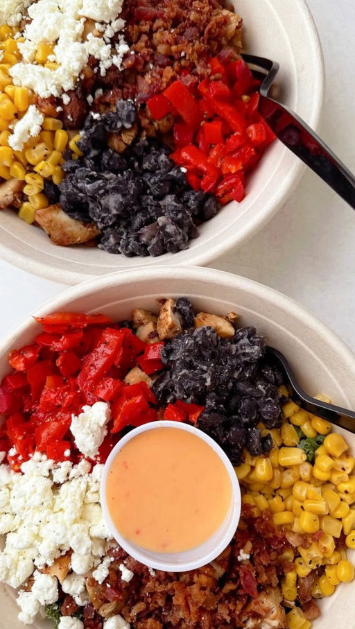 63 GRAMS OF PROTEIN 🏋️‍♂️ Meet the fan fave Protein Bowl - double chicken, bacon, goat cheese, roasted red peppers, corn, black beans, honey habanero dressing.