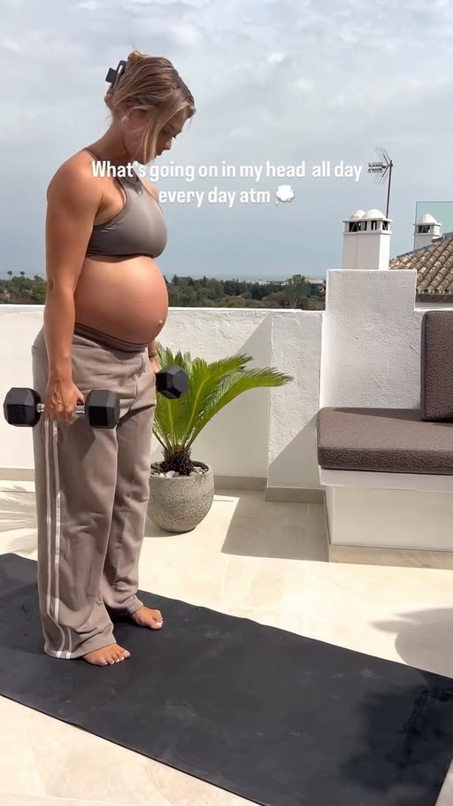 Third trimester the second time around ain’t playing games with me 😂😮‍💨🤰🏼
Every movement feels HEAVY now at the end and I guess moving apartments, cleaning old apartment, taking care of a 3 year old and trying to work on top isn’t helping. Mama is tired okay 😂
One month to go though and I can’t wait to have some relaxing time with my baby once she’s here and we’re all moved in 🥹🤰🏼🙏🏻
Ad: wearing @womensbest as usual and these are the pants I’m bringing in my hospital bag 😌

I have barely been training at all lately and honestly overall this pregnancy. Not what I had planned or would have wanted but since I get the question a lot I want to put it out there - it happens. Don’t be too hard on yourself. 
During the times you have more energy make sure you move your body, but also be kind that if you can’t keep up with your usual workouts it’s def okay 🤍 
#week36 #thirdtrimester #pregnancytraining
