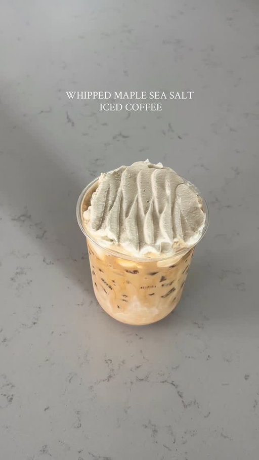 The viral whipped maple sea salt latte. I did a dash of sea salt a tablespoon of maple syrup brewed my espresso over that for the cream I did a 4th cup of heavy whipped cream, a tablespoon and a half of maple syrup and a dash of salt and blended it with the immersion blender and piped it on top when I was done.  #whippedlatte #maplelatte #mapleseasalt #maplecoffee #viralcoffee @breville @organicvalley @magnolia @ballcanning @tossware