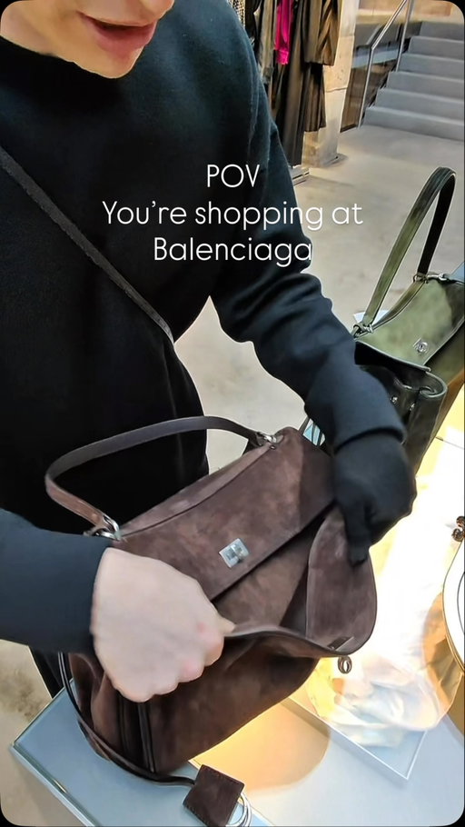 POV: Shopping at Balenciaga for a Rodeo Bag!

#mensfashion #mensstyle #luxury #luxuryshopping #balenciaga @balenciaga @demnagram