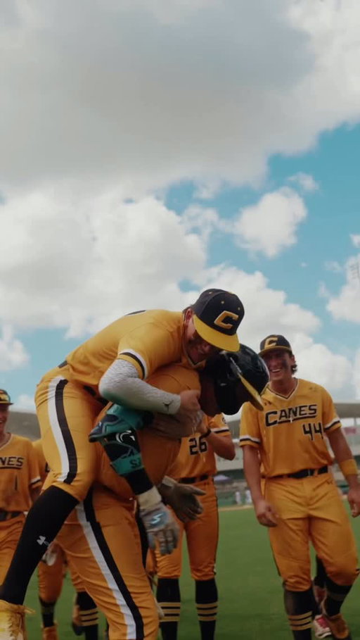 Ballgame! Isaias Torres walks it off and the Canes are your Sophomore WWBA World Champions 🙌