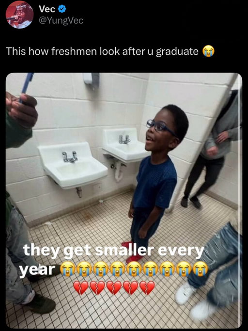 Nah whys it like this 😂😂 Follow twitter @yungvec for more wild posts