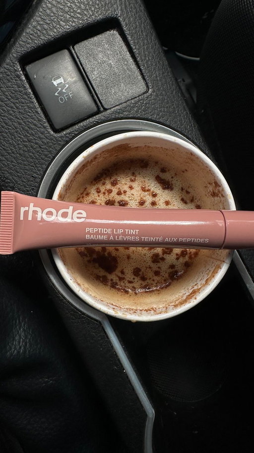 Latest go-to lip combo ✨
.
.
.
#reel #explore #makeup #lipcombo #rhode #beauty