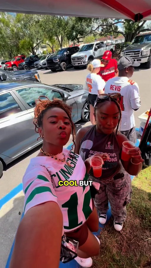 Eagles Buccaneers Gameday vloggy vlogggg

#symonewiththesports #gamedayvlog #nflgame #footballgame #philadelphiaeagles #tampabaybuccaneers