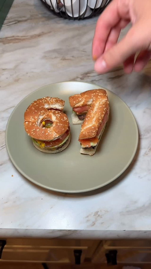 What would you rate this burger🙂‍↔️