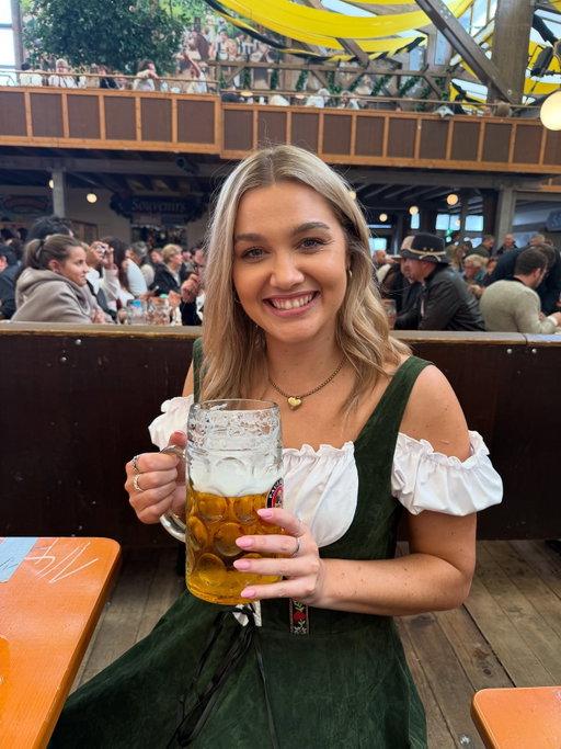 Oktoberfest you beauty!!! 

My parents came here years ago and we had heard all about there stories, now I’ve finally made some of my own with two of the best! 🍻✨