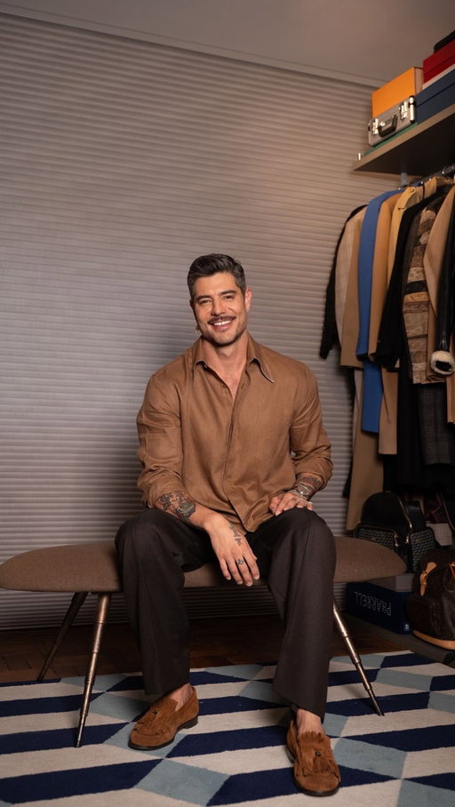 O closet ganhou uma nova dimensão: luz controlada, caimento impecável e tecidos nobres que unem estética e tecnologia.
Com as cortinas @HunterDouglasBrasil, o ambiente se transformou em um espaço sofisticado e atemporal.