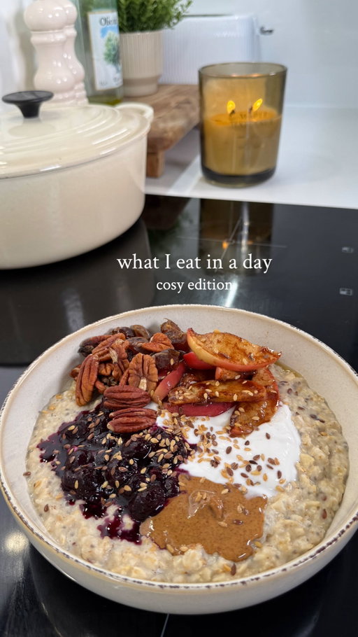 what I eat in a day - cosy edition 🍂🍁✨
@cocosorganic_ 

#whatieatinaday #wieiad #healthy #fulldayofeating #fdoe #fulldayofeats #vegan #veganrecipes #healthyfood #dairyfree #wholefooddiet #mealideas #meals #breakfast #explorepage #explore