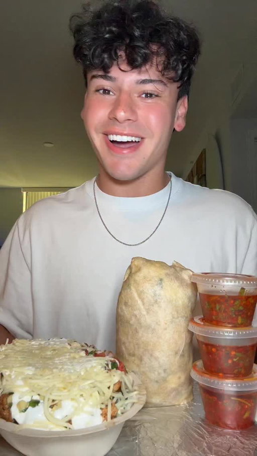 Chipotle’s NEW Red Chimichurri is a must try!! #ChipotlePartner #ChipotlesRedChimichurri @chipotle