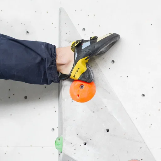 This week I address my abysmal use of heel hooks and see if there's anyway I can improve them on boulders and routes.  One of the most important things is getting a pair of shoes that actually fit your heel! 😂

New video out on the climbing channel 💪