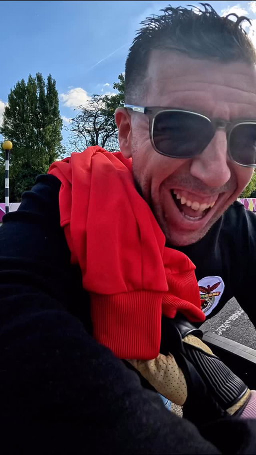 You can’t park there 🌚😂

Glad everyone was safe, big ups to this guy who saw the funny side 🖤

Love you x

.

#harveyridesbikes #harvey #preciouscargo #vibes #wholesome #feelgood #london #gopro