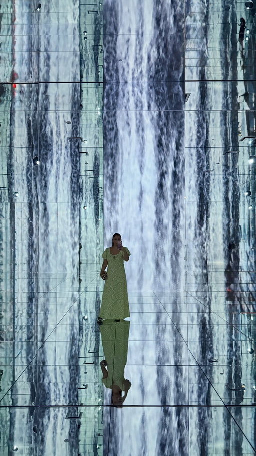 @artemuseum_newyork, a new 50,000 sq ft multisensory experience, has just opened at Pier 61 ✨

An expansive and interactive experience following the theme ‘Eternal Nature.’ Journey through forests, waterfalls, and oceans, with your senses heightened by custom-crafted fragrances and soundscapes from acclaimed composer Young-gyu Jang. 

A space where nature transcends time and space in a mesmerizing fusion of sight, sound, and scent 🪐

For discounted tickets use code ONEYEARINPARIS10 (🔗 in bio)

#ArteMuseum #ArteMuseumNewYork #immersiveexperience #explorenyc #nycthingstodo #thingstodoinnyc