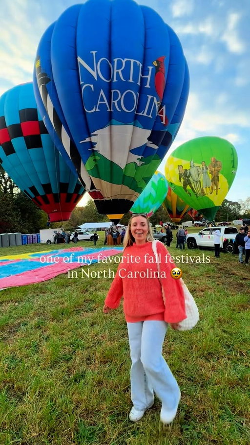 One of my favorite fall festivals in North Carolina: @carolinaballoonfest 🥹🎈🍂

Happening Oct 17-19th, 2025 in Statesville in NC! Check their website for more info and tickets 🎟️ 

TAG who you want to go with and follow me @jensensavannah for more fun things to do in the Carolinas 💎

#northcarolina #charlottenc #visitnc #fall #fallfestival #thingstodoinnc #ncinfluencer