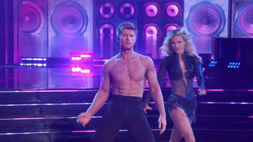 So much FUN to let loose and show a different side in this week’s salsa! Thank you @witneycarson for helping me find my inner ‘cool’ 😂 I’m so grateful for another week in this competition - truly having the time of my life ☺️🎉❤️
#TeamIrWINit