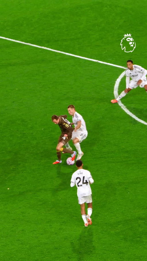 🫴 @brentfordfc’s Mikkel Damsgaard for your viewing pleasure…