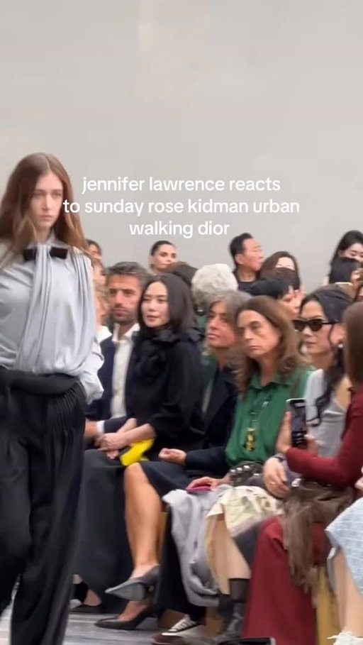 #nicolekidman and #keithurban’s daughter walked at @jonathan.anderson @Dior #PFW show and of course oscar winning actress #jenniferlawrence filmed the whole thing 

🎞️: @kevinphuynh