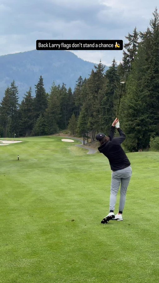 They don’t stand a chance 🍌 #golf