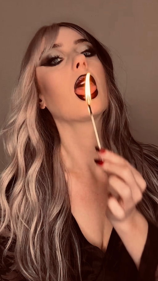 Happy spooky season! 👻🎃🖤 

It’s time to Turn. It. Off. 🔥 

#Happyoctober #october #instagood #instaglam #spookyseason #flame #witchesofinstagram #witchcraft #seasonofthewitch #halloween2025 #halloweenmakeup #halloweencostume