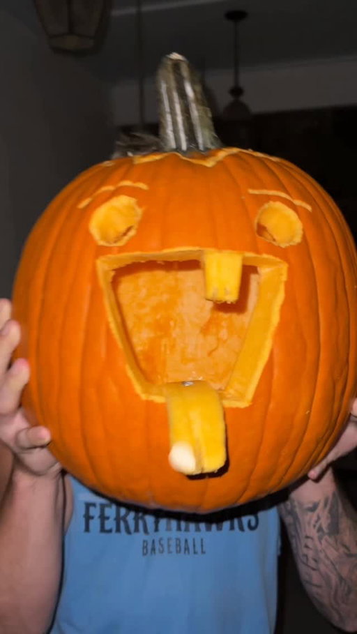 the last pumpkin seed was a paid actor 
•
•
•
#baseball #bananaball #savannahbananas #partyanimal #pumpkin #carving #halloween #viral #trending