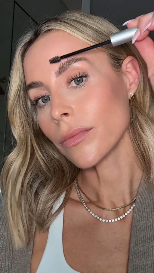 wanna know my brow secret !!?🤭I’m actually so pumped to share this because IT WORKS ...🥁🥁 @obagimedical BrowGel Serum 20 seconds, 2x/day, fuller, thicker brows in 8 weeks!! Lets go #ad