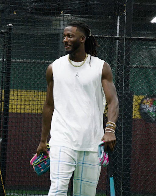 Para Elly De La Cruz, el béisbol y la familia son otra cosa 🍻