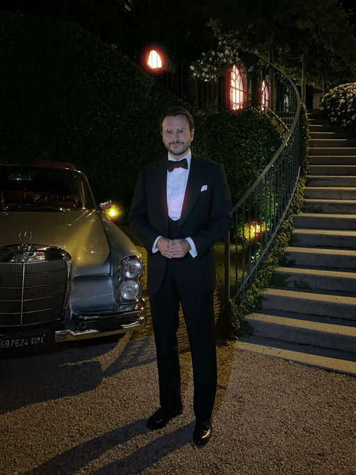 A Day With Tuxedo Society 🤵🏻‍♂️ 

#TheBespokeDudes #Tuxedo #Smoking #VillaSolaCabiati #GrandHotelTremezzo