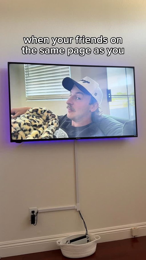Football and @heydude are legit the perfect combination for a comfortable Sunday