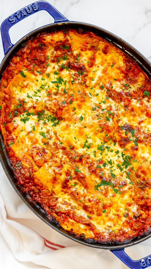 Veggie Packed Lasagna 🍆🍅🥔 With Thanksgiving right around the corner, we’re bringing you a fall favourite fit for a feast. This might not be a traditional recipe but it’s a great way to sneak in some extra veg (and more fibre). To make this gluten free swap out the noodles for your favourite gluten free ones! 

Comment “veggie” below 👇 and we’ll send you the recipe link 🔗

Recipe + reel by @megan_rhn 

#holisticnutrition #wholefoods #nutrition #holisticrecipes #fallrecipes #veggielasagna #fallfavourites #comfortfood