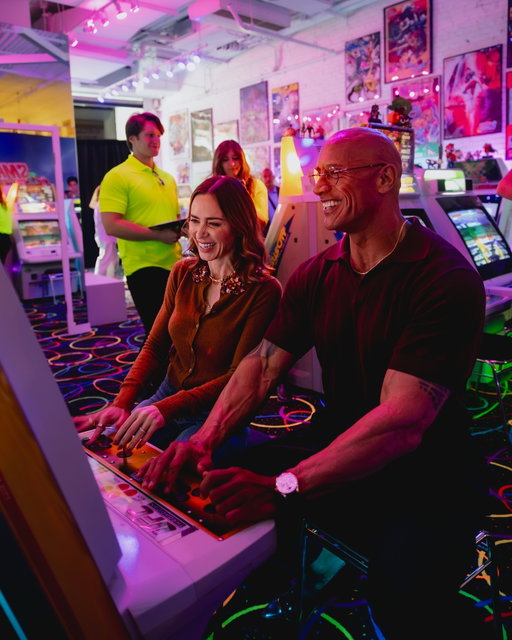 The Smashing Machine 2000 Arcade opens TODAY.

October 2 & 3, 305 Canal St. NYC

15+ Arcade games (where you can play as Mark Kerr), exclusive merch, props from the movie and a 2000s recreation MMA ring. Show your movie ticket or AAA24 Member card for entry.

📸: @carolinesafran