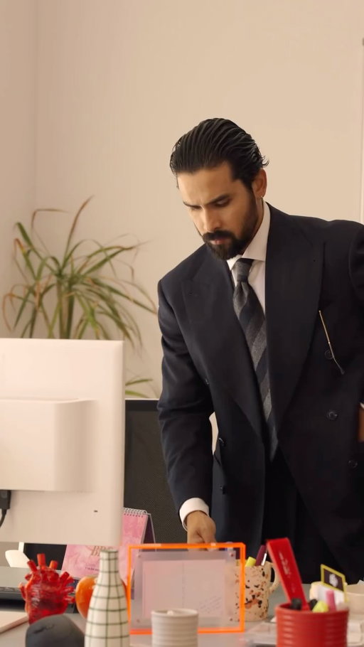 💫 Elegance is also a business strategy. Because the way they look at you… is the way they treat you.
A navy suit, a formal tie, a crisp white shirt, a vintage watch every detail speaks before you do.

So tell me… when do we make business? 😎 
——————
🇪🇸 La elegancia también es una estrategia de negocio. Porque como te miran, te tratan.
Un traje azul marino, una corbata formal, una camisa blanca impecable, un reloj con historia… cada detalle habla antes que tú.

Entonces dime, ¿cuándo hacemos negocio?
#grwm #suitstyle #suit #asmr #menswear