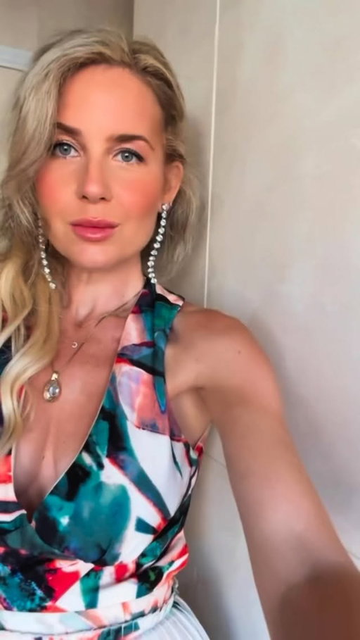 ❤️ Le Defile ❤️ a night out with @lorealparis !!!
Not a typical Monday in my books, glam ready to head over to @theatrerialto to the red carpet, activations, and some glam bars to then watch the Live Screening right from Paris ‘ Le Defile ‘ -  FASHION Show with @lorealparis thanks to @macintyrecom ! Definitely a pinch 🤏 me moment for me, real proof to stay consistent, and never give up !!!!
.
Your worth it #worthit
We rise together, empower each other, sisterhood. 
.
What a night, stay tuned for some more content !
.
@macintyrecom @loreal.canada @lorealpro 
.
.
.
Makeup / Jewelry / Hair
@k18haircanada 
@colorwowhair 
@moroccanoil 
@tovastore 
@lauramercier 
@yslbeauty 
@urbandecaycosmetics 
@maybelline 
@bareminerals 
@valentino.beauty 
@charlottetilbury 
.
.
#lorealparís #lorealprofessional #ledefile #parisfashionweek2025