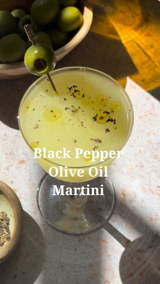 🫒🖤

4 castelvetrano olives 
.75 oz olive brine 
Pinch of fresh cracked black pepper 
.5 oz vermouth ( I used @drinkveso olive vermouth) 
2 oz dry gin 
Olive oil for drizzle ( I used @getgraza) 
More black pepper for garnish 
1 olive for garnish 

Start by muddling olives, olive brine and pepper in a cocktail shaker. Add in vermouth and gin, fill with ice and shake until cold. Double strain into a coupe glass. Top with a drizzle of olive oil, a pinch of pepper, and an olive. 

#cocktailrecipes 
#martini #martinirecipe #oliveoil #oliveoilmartini #dirtymartini #easyrecipes #cocktail #drinksathome #cocktailsofinstagram
